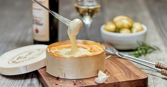 Vacherin Mont-d’Or AOP au four – recette simple et délicieuse!